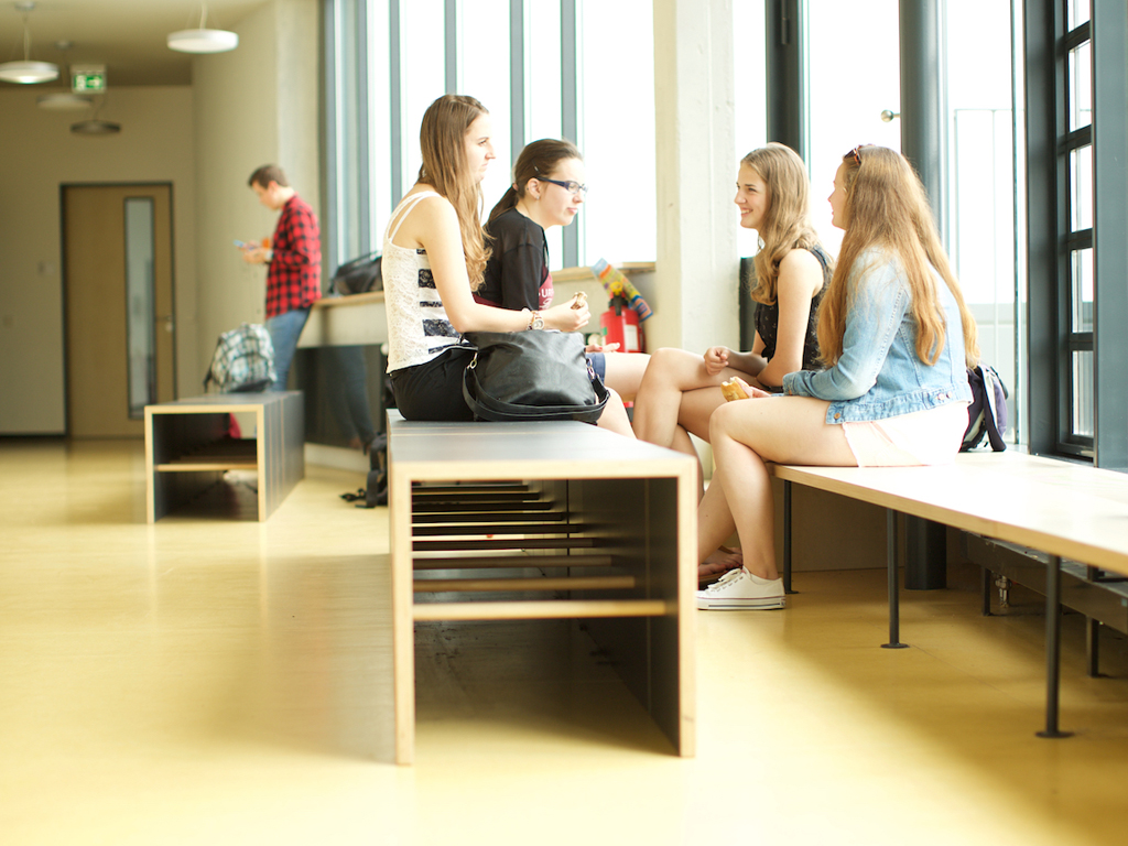 Schülerinnen an der Carlo Schmid Schule Karlsruhe