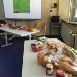 Schülerinnen der Carlo Schmid Schule Mannheim veranstaltern gesundes Frühstück